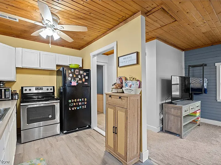 4556 Hawthorne Ave — Photo 10