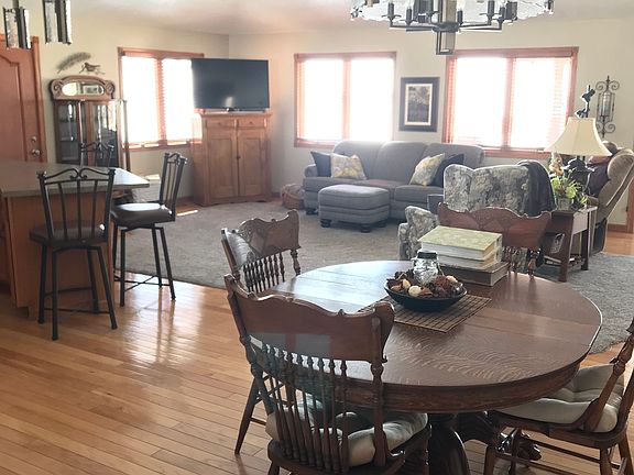 3rd image of 21 Golf Dr