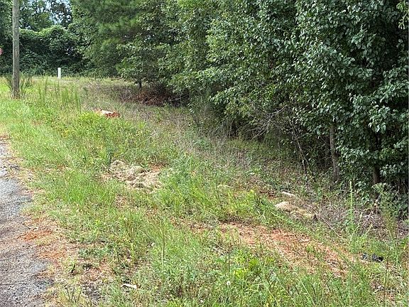 4th image of 170 Railroad St