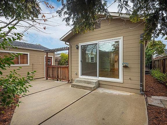 4th image of 8098 Bayswater Ave