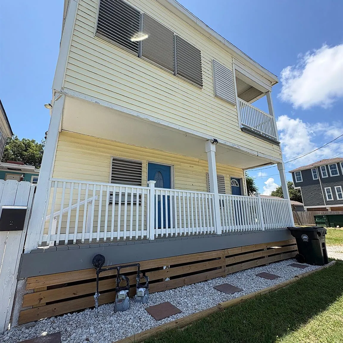 2 bed, 1.0 bath, 912 sqft, $1,200 — Photo 1
