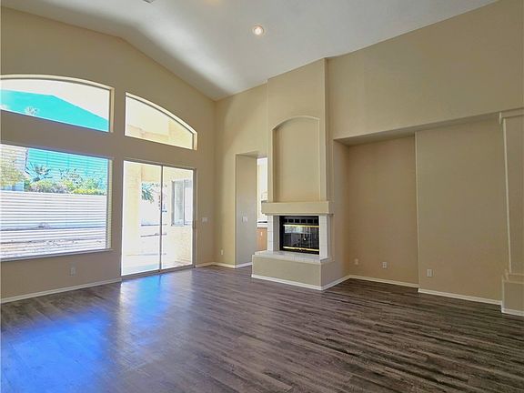 5th image of 1445 Castle Crest Dr
