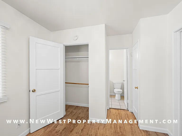 547 22nd St — Photo 18
