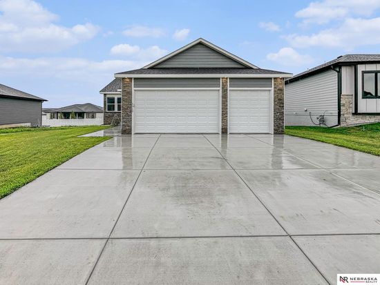 5910 SW 9th St, Lincoln, NE 68523