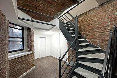 Rented by R New York