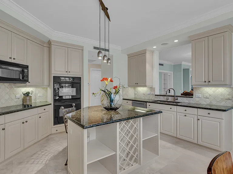 9031 Somerset Bay Ln #202 — Photo 6