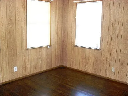 910 San Antonio St — Photo 6