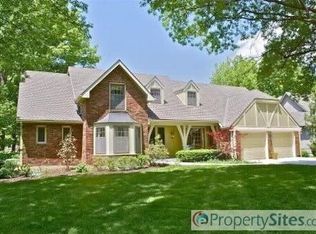 10216 Howe Ln, Leawood, KS 66206