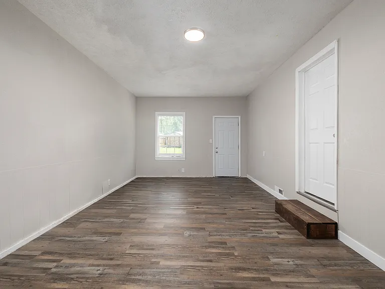 1824 N Hillcrest Ave — Photo 17