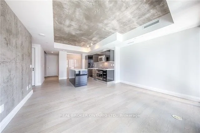 224 King St W #704 — Photo 4