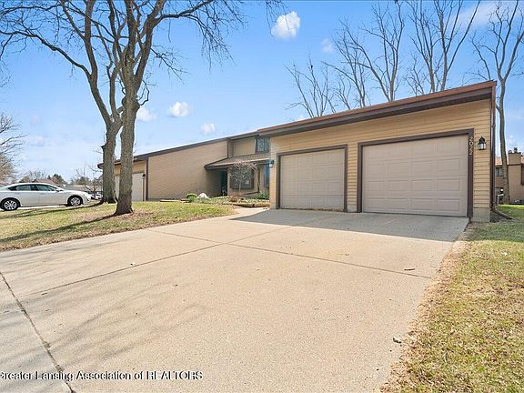 3rd image of 2022 E Provincial House Dr