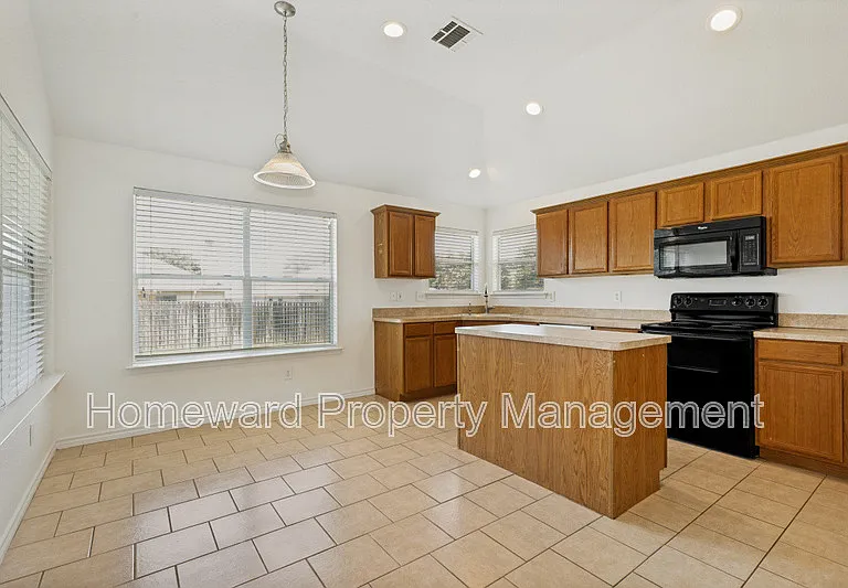 900 San Felipe Trl — Photo 4