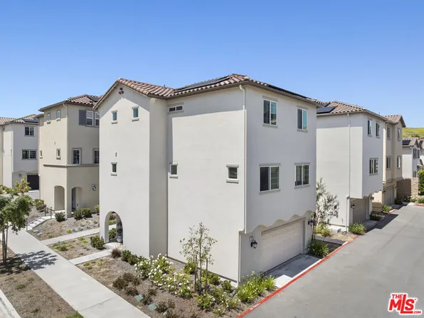 27659 S Rosewood Ln, San Pedro, CA 90732