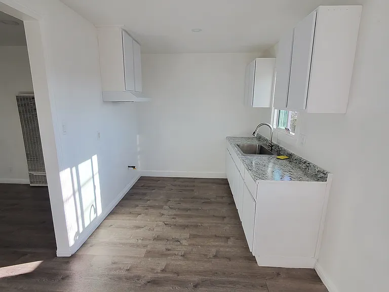 9821 Dearborn Ave #E — Photo 5