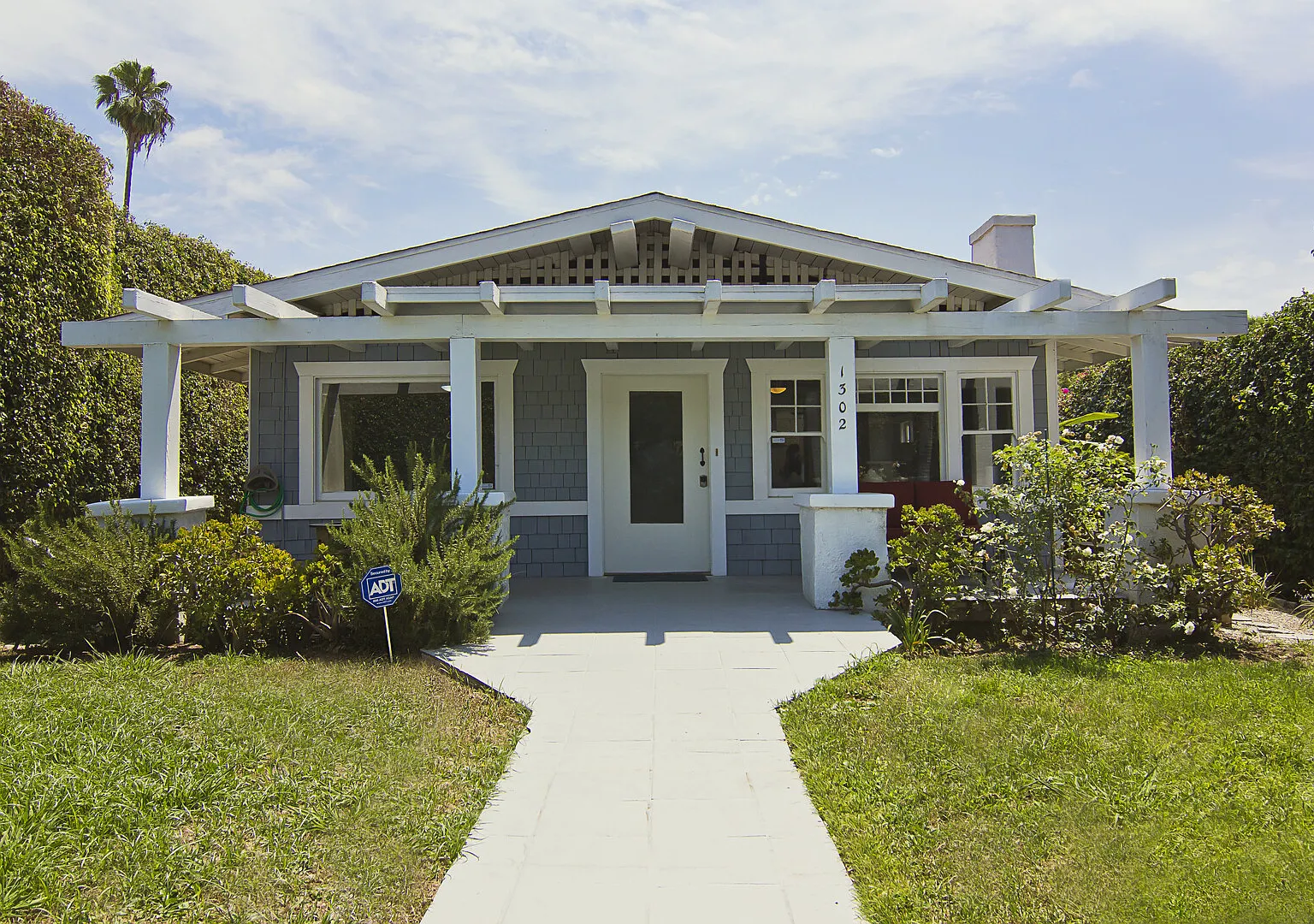 Hollywood's Gated Retreat — Photo 1