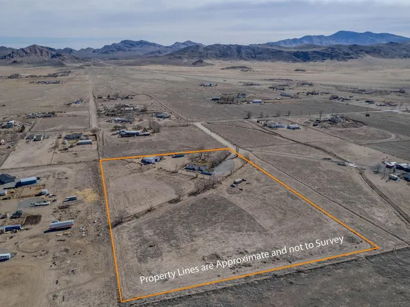 25 N Bybee Ln, Yerington, NV 89447