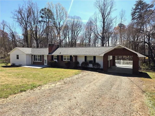 1461 Chestnut Grove Rd, King, NC 27021