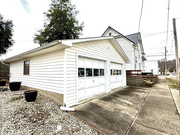 4th image of 306 S 2nd Ave