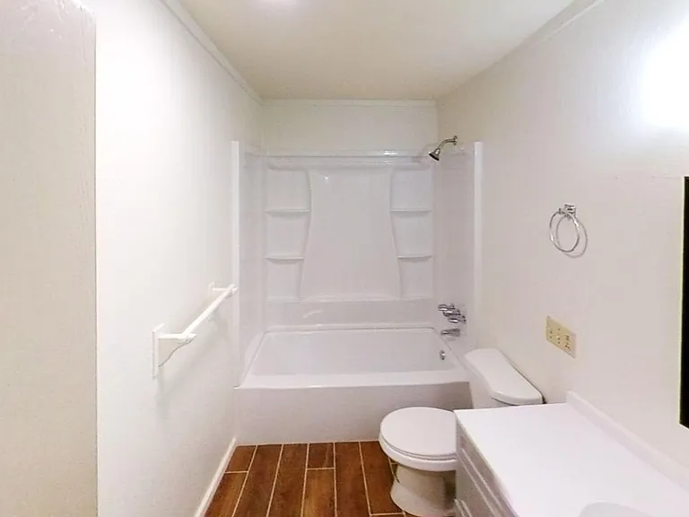 Kendal Court Apartments, 2 Bedroom, 1 Bathroom Apartments for Rent! — Photo 33
