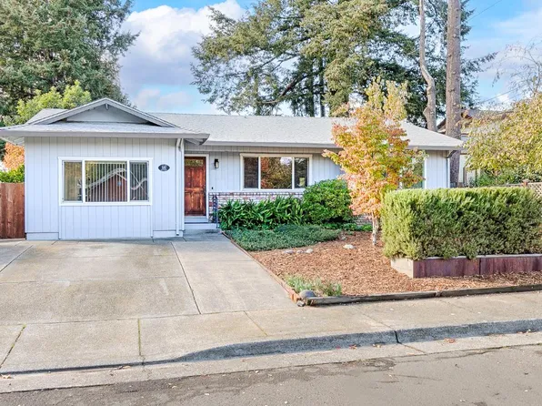582 Live Oak Avenue, Sebastopol, CA 95472