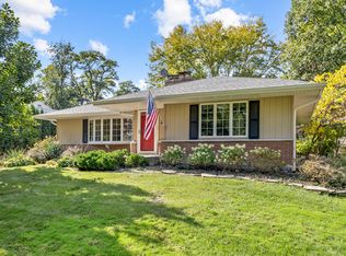 240 Scott Ave, Glen Ellyn, IL 60137