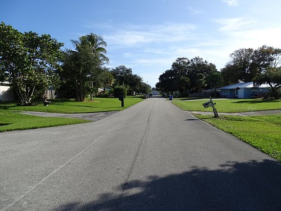 4th image of 433 22nd Pl SE