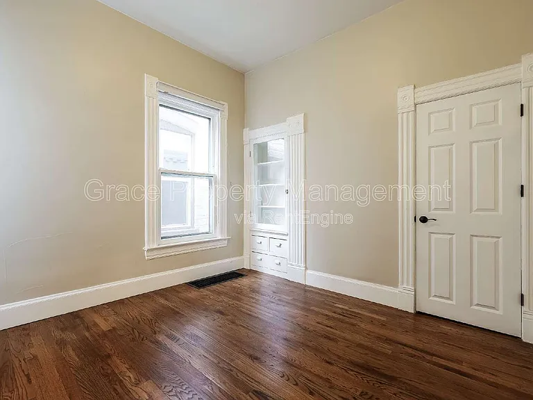 212 W Irvington Pl — Photo 8