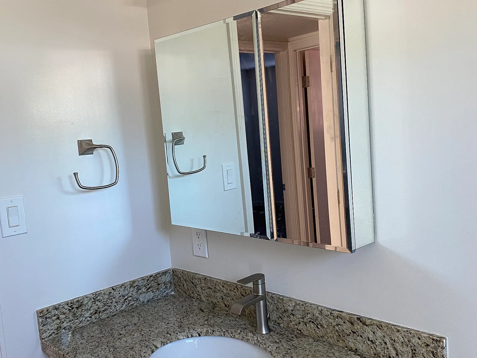 2 bed, 875 sqft, $2,875 — Photo 2