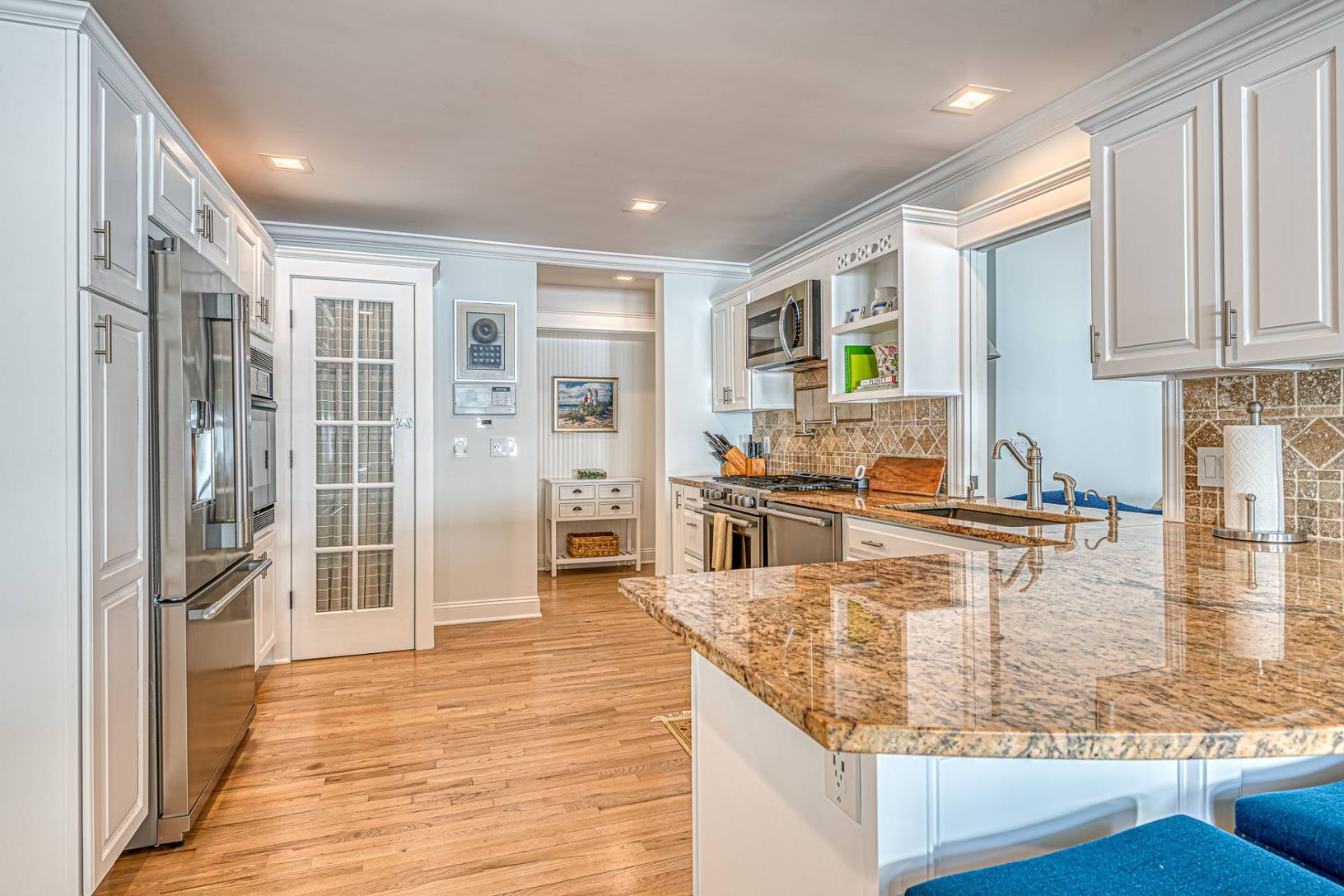  Kitchen and pantry