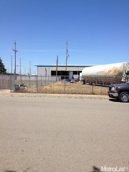 2nd image of 247 Commerce St