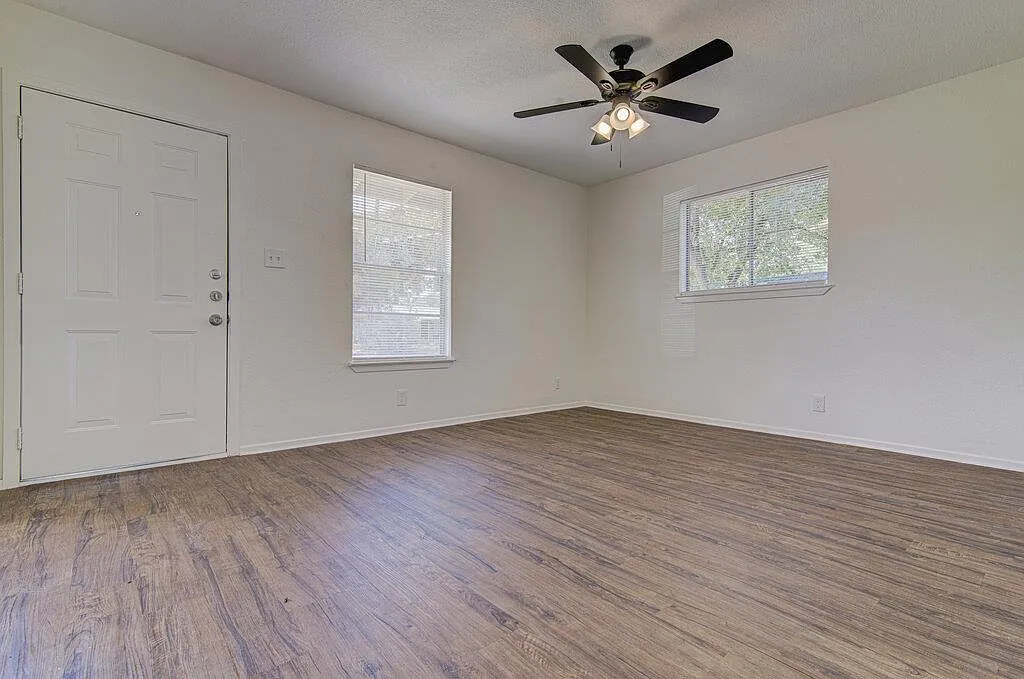 2 bed, 1.0 bath, 1525 sqft, $1,595 — Photo 4