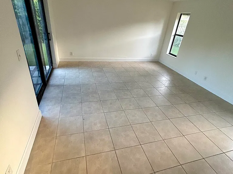 22822 Pinewood Ct — Photo 33