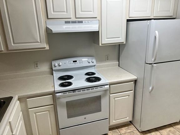 5th image of 879 Fairview Dr #0