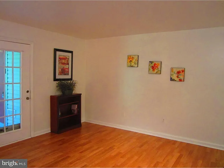272 Tavistock — Photo 8