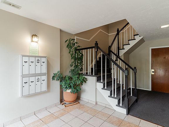 2nd image of 2618 N Windsor Dr Unit 204