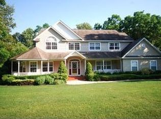 2 Alicia Ct, Stony Brook, NY 11790