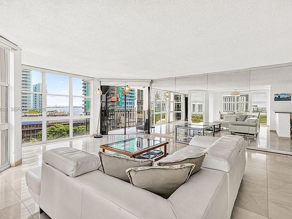 4th image of 1901 Brickell Ave APT B1109