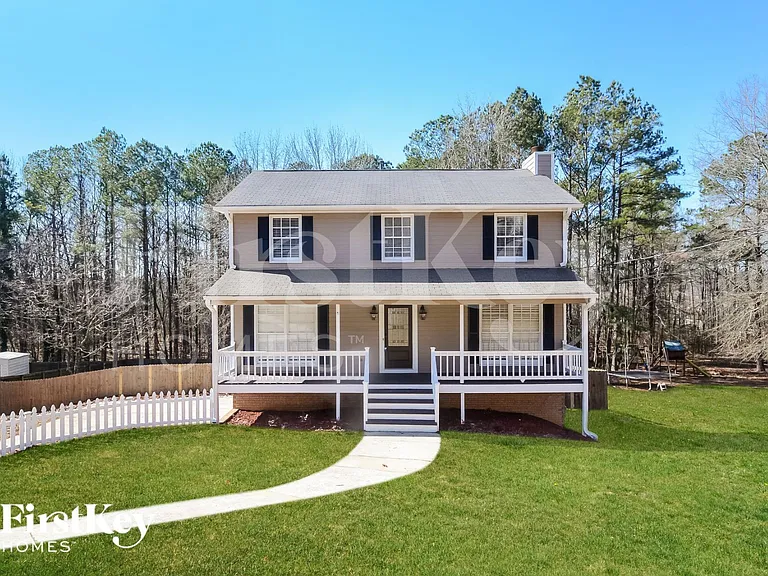 1049 Independence Ct — Photo 1