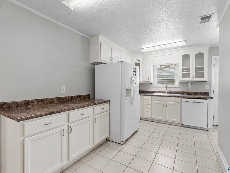 2406 Yorkshire Dr SW — Photo 14
