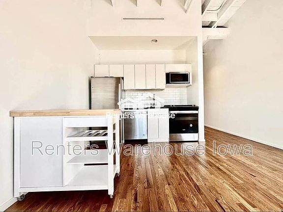 4th image of 112 SE 4th St #303