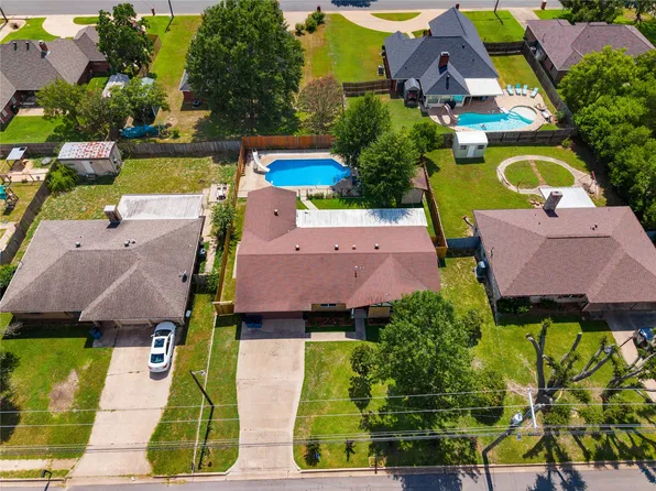 309 Gray St, Henderson, TX 75652