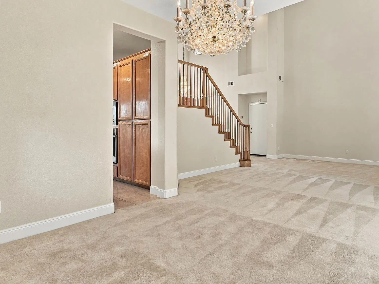4 bed, 3186 sqft, $6,300 — Photo 4