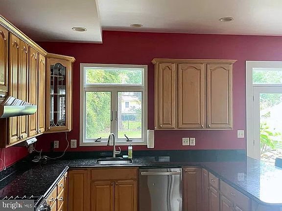 3rd image of 3221 N Pershing Dr