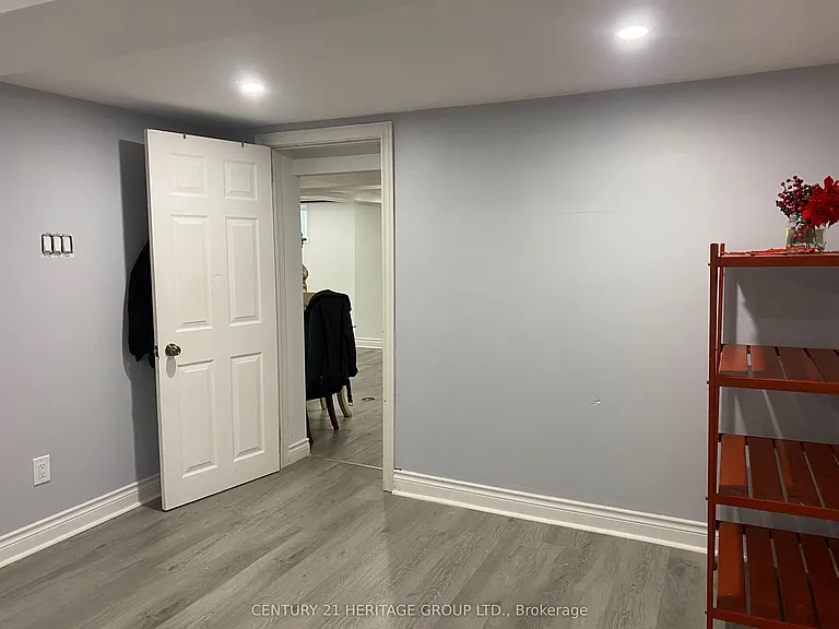 28 Shirley Cres — Photo 10