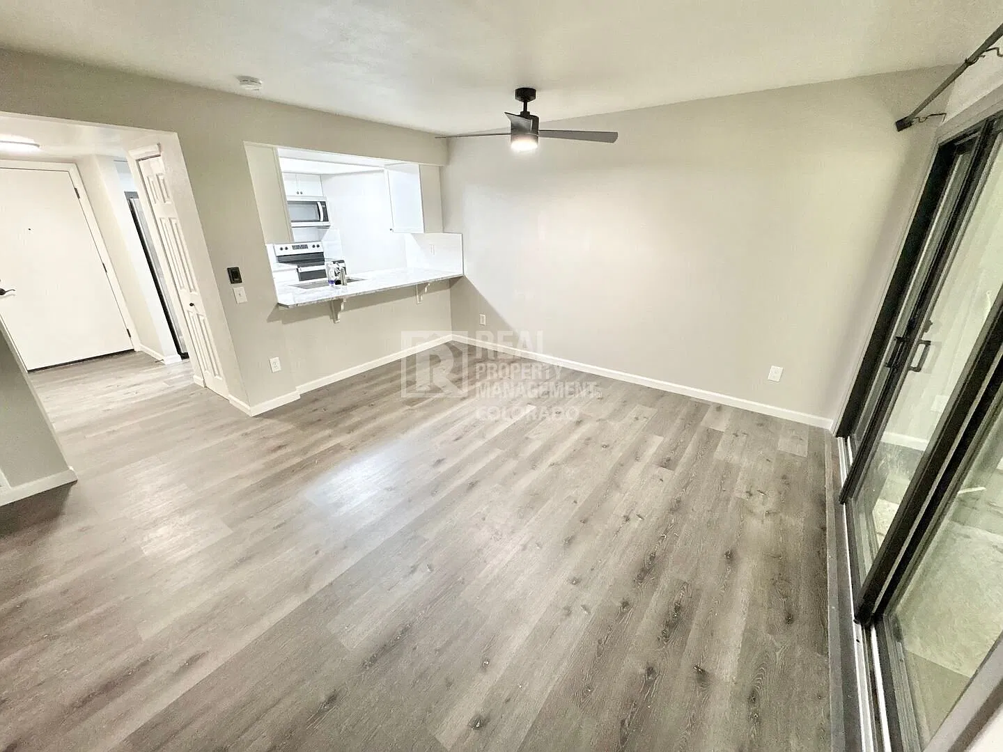 Charming 1-Bedroom Condo in Cherry Creek Racquet Club — Photo 4