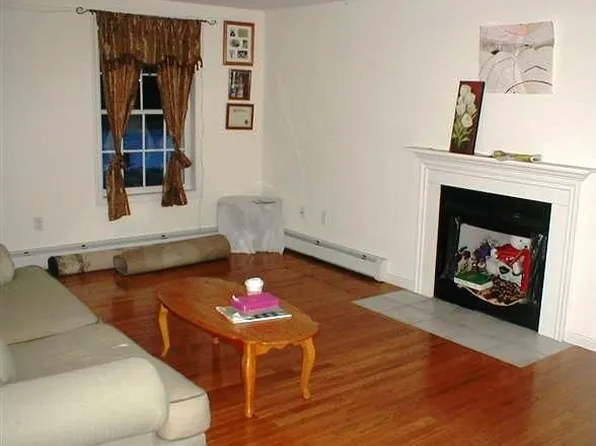 3 Stiles Ln, Dover, NH 03820