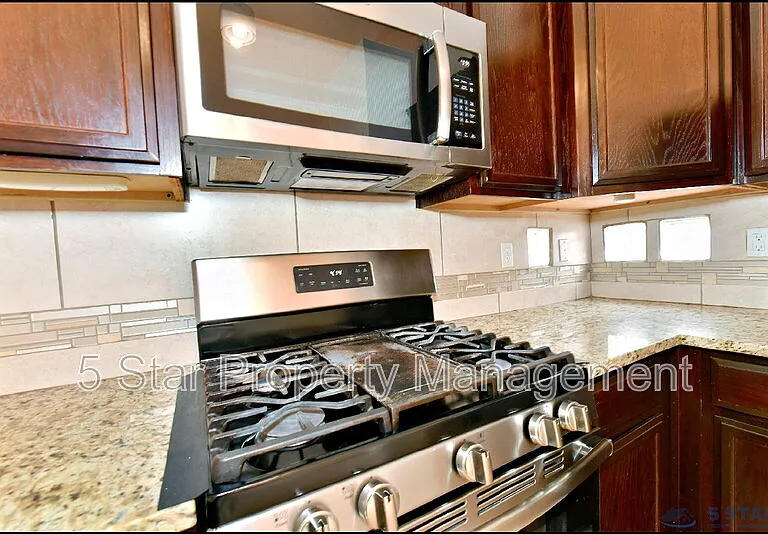 13136 Wellington Dr — Photo 18