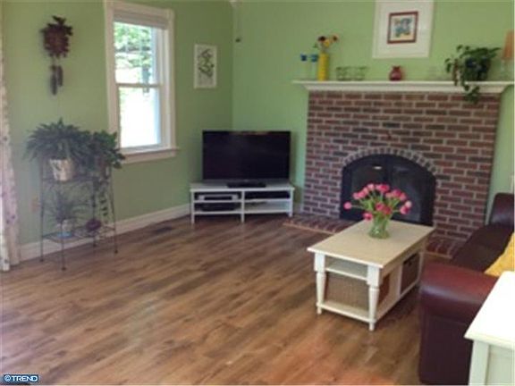 2nd image of 214 Clearview Ln