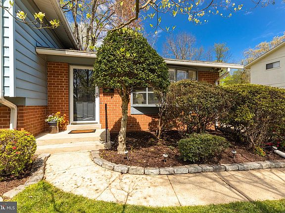 2nd image of 4921 Arbutus Ave
