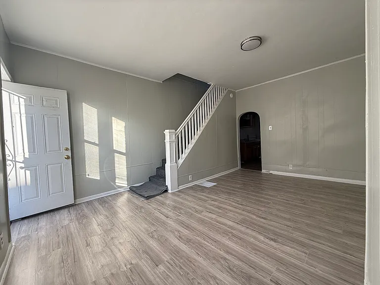 247 E Mayfield St — Photo 1
